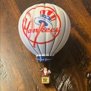 Danbury mint New York Yankees Santa Hot Air Balloon Ornament 2003